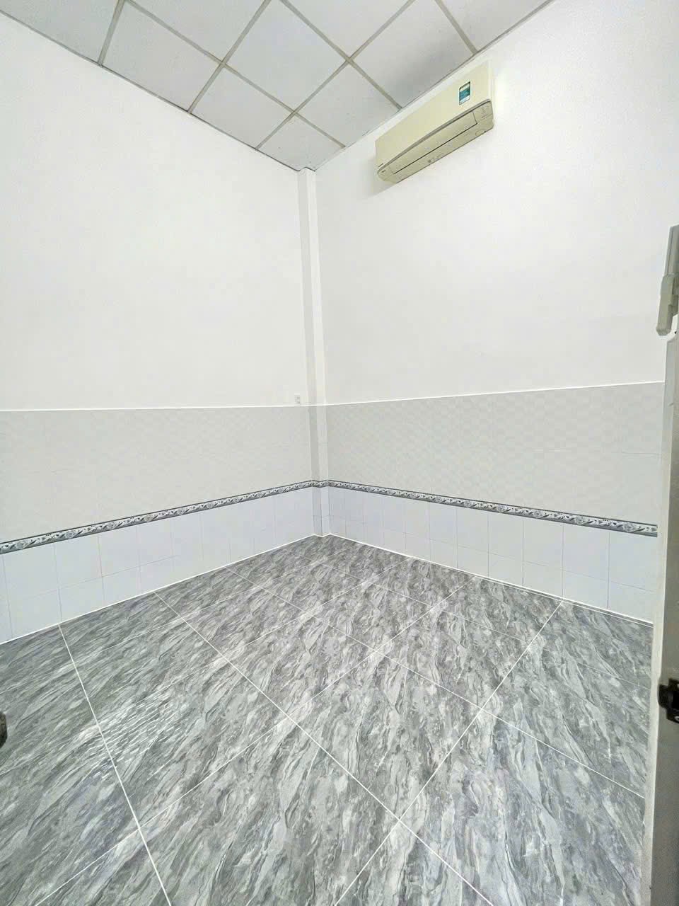 1000067773
