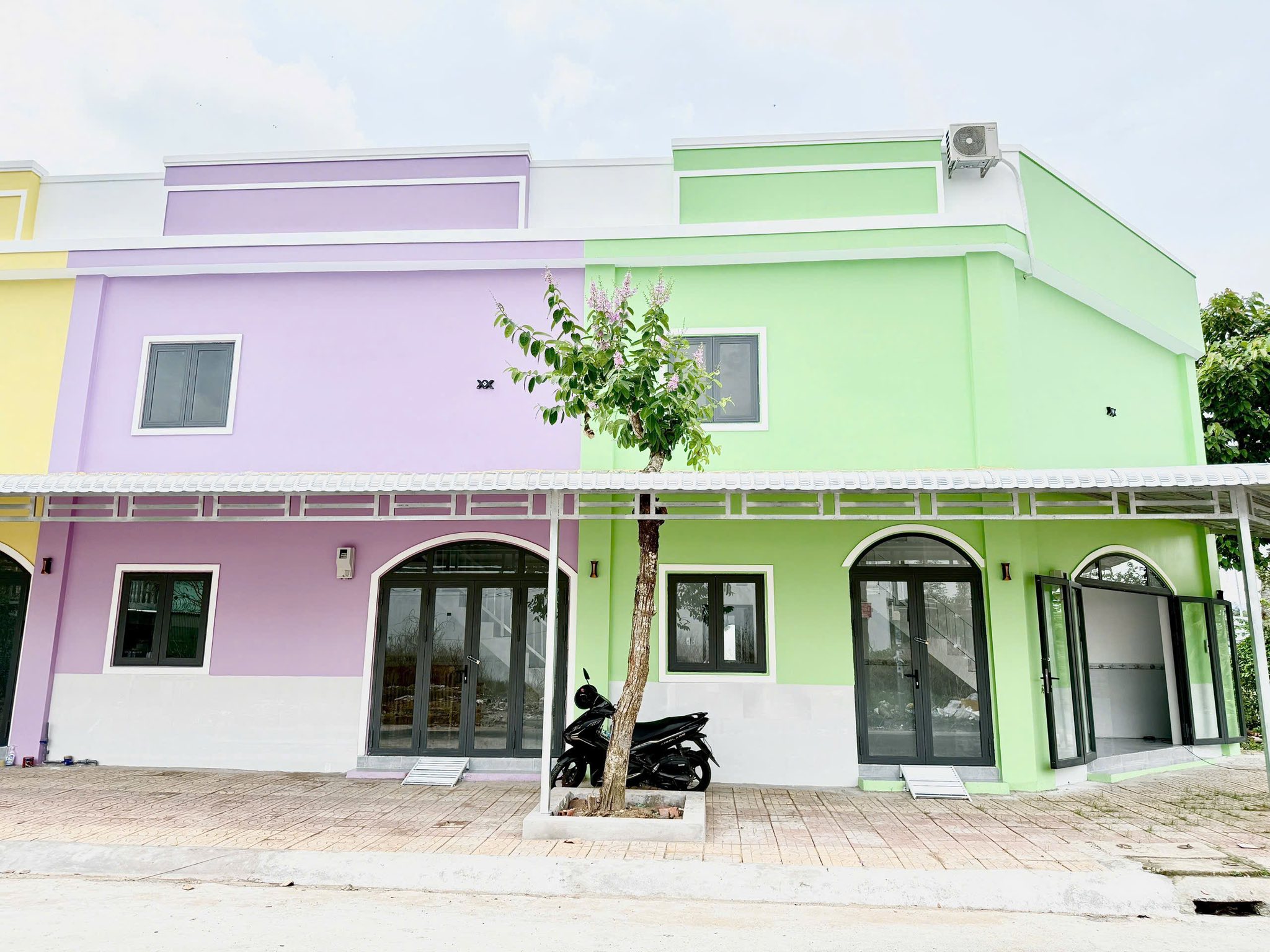 Hình ảnh tuyến đường trung tâm quận Cái Răng – nơi giá đất đang tăng nhờ các dự án đô thị và hạ tầng mới.